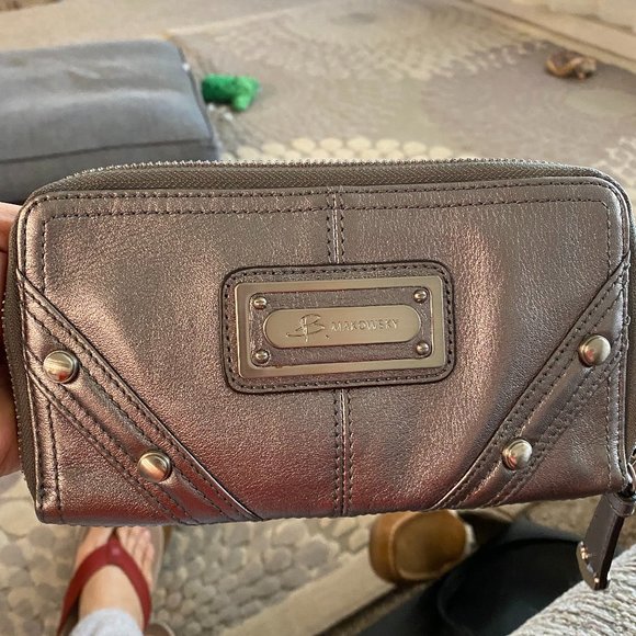 B. Makowsky Silver Leather Handbag Set - Picture 2 of 7